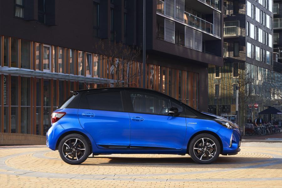  Toyota Yaris Hybrid Bi-Tone 2017 года  (фото 34 из 42)